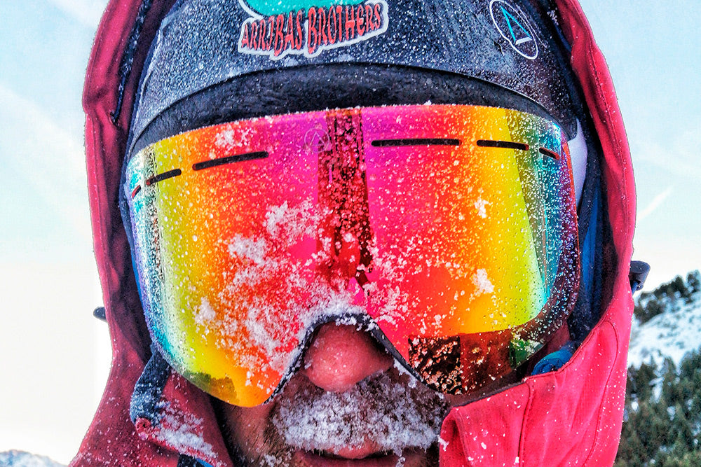 Uller revoluciona las gafas de esquí con su tecnología de lentes  fotocromáticas - Hechos de Hoy